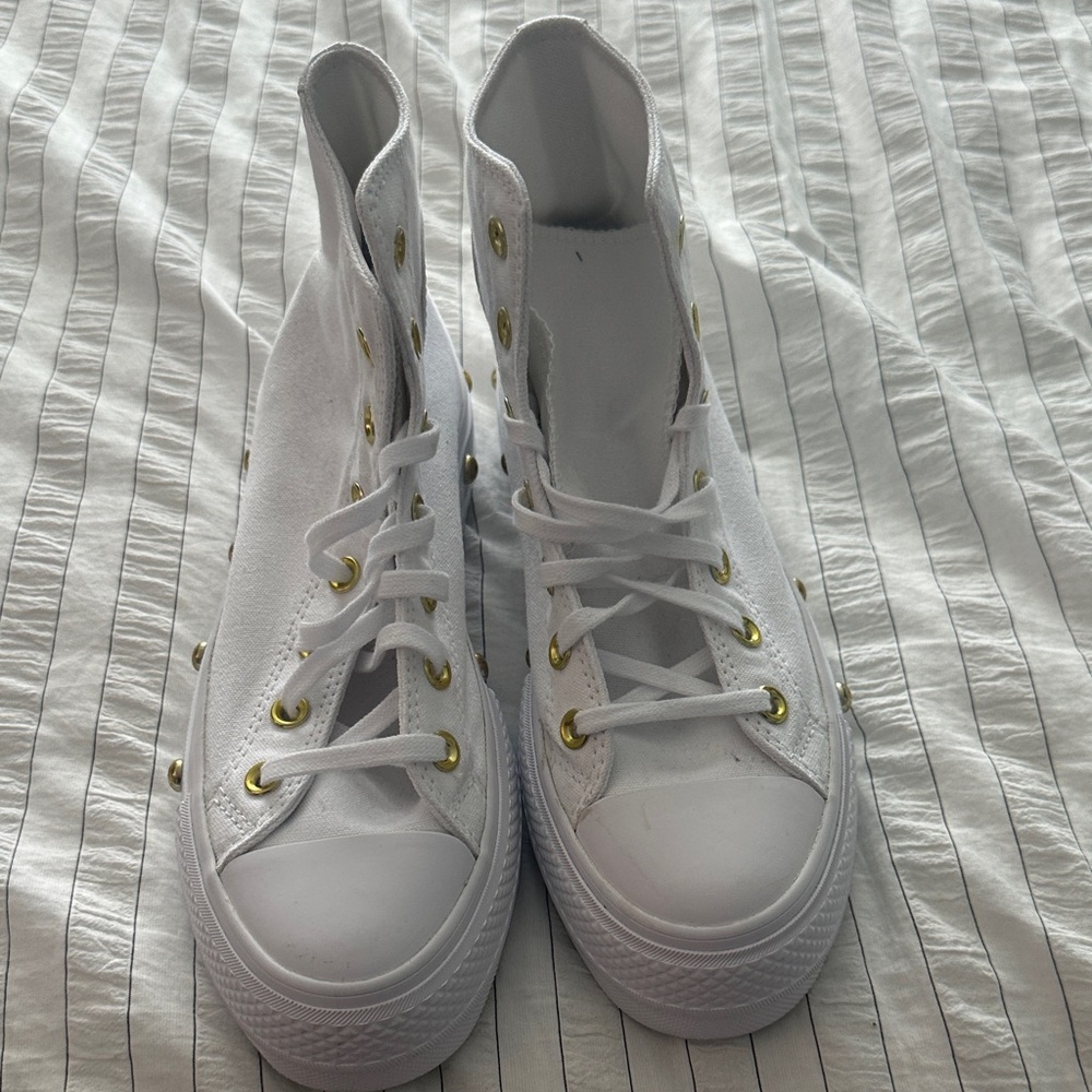 Converse chuck Taylor gold studded.White High-Top Sneakers with Gold Eyelets New